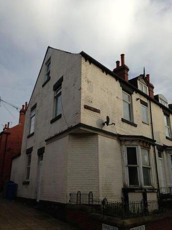 3 bedroom End of Ter...